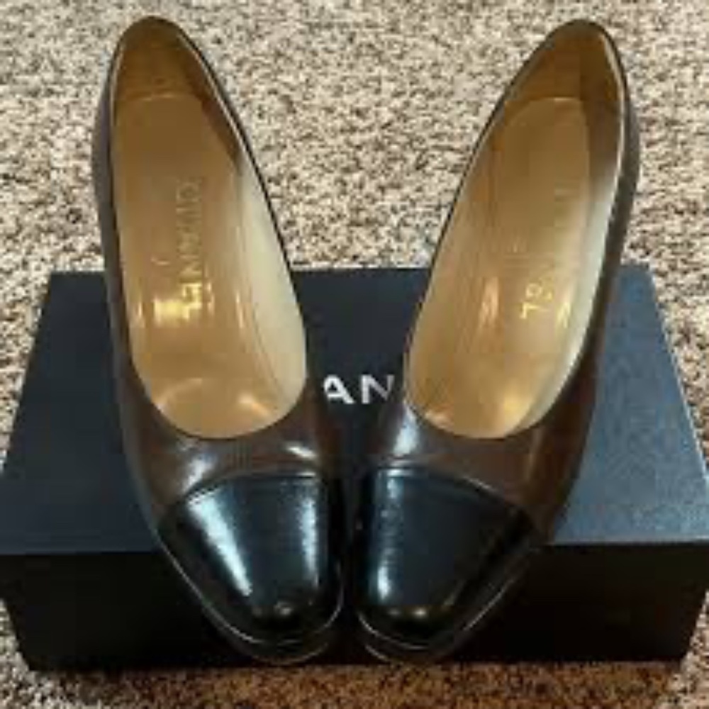 CHANEL Two-Tone Brown and Black Leather Cap-Toe Pumps - Picture 6 of 7